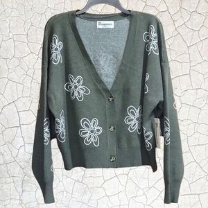 No Boundaries Women's Cardigan Sweater With All-over White Daisies